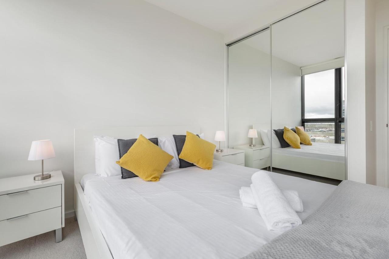 Kula Docklands O 3*