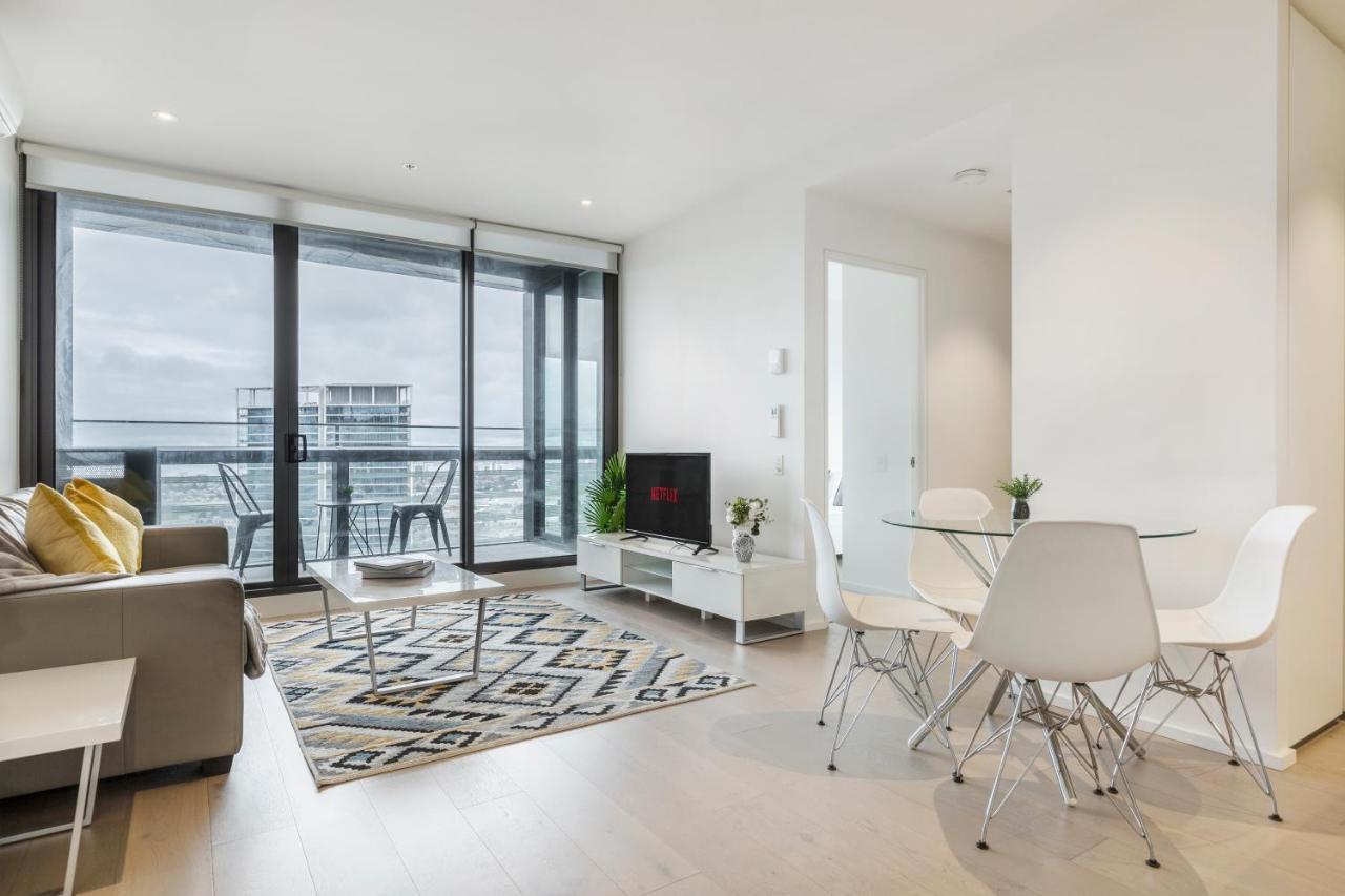 Kula Docklands O 3*