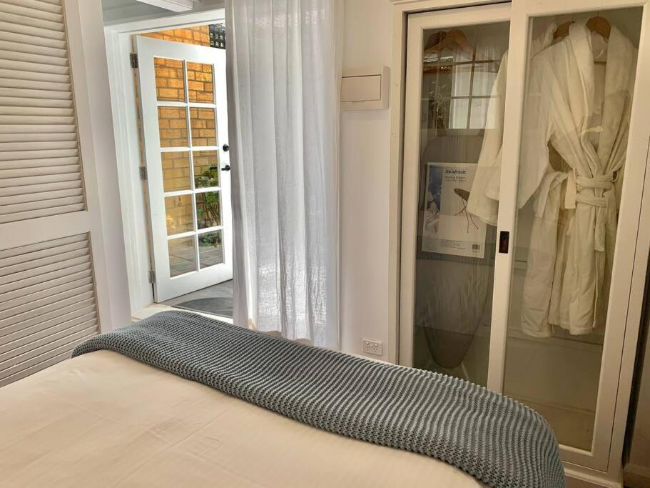 Apartment Stylish Private Studio, Close To Beach, Wifi, Parking *