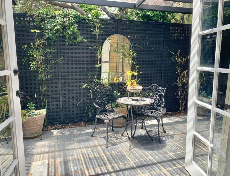 Stylish Private Studio, Close To Beach, Wifi, Parking Apartment