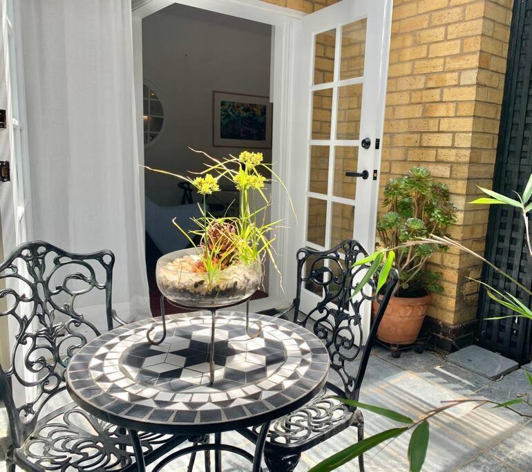 Stylish Private Studio, Close To Beach, Wifi, Parking *