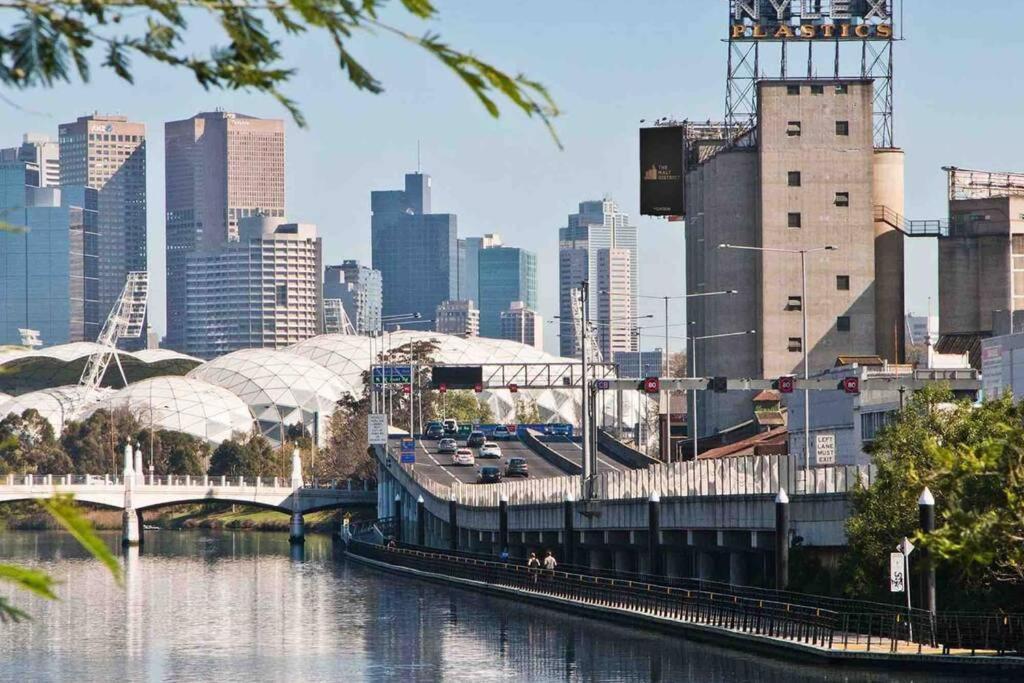 Apartment Luxury 1br + Study Near Mcg, Tennis Centre & City *