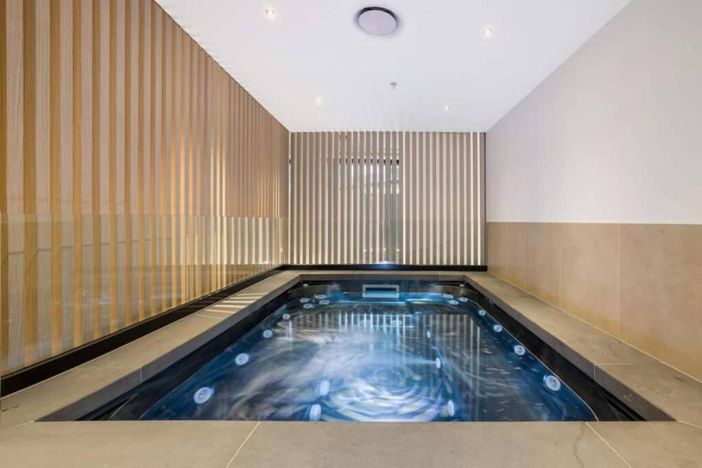 Luxury 1br + Study Near Mcg, Tennis Centre & City Apartment *
