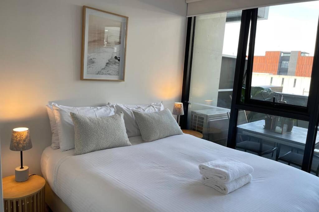 Apartment Luxury 1br + Study Near Mcg, Tennis Centre & City