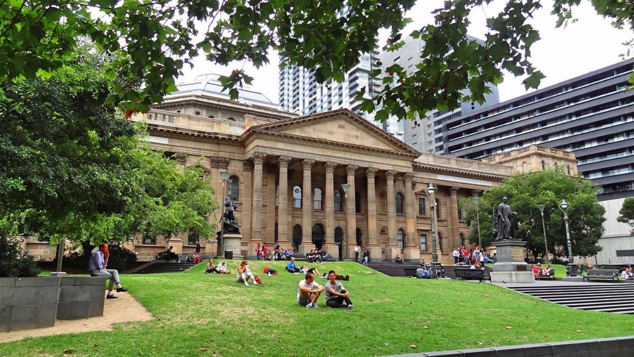 2br In Cbd / Uni / Rmit *