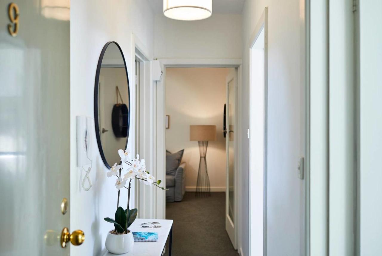 1 Bedroom Apt With Parking Stroll To Elwood *