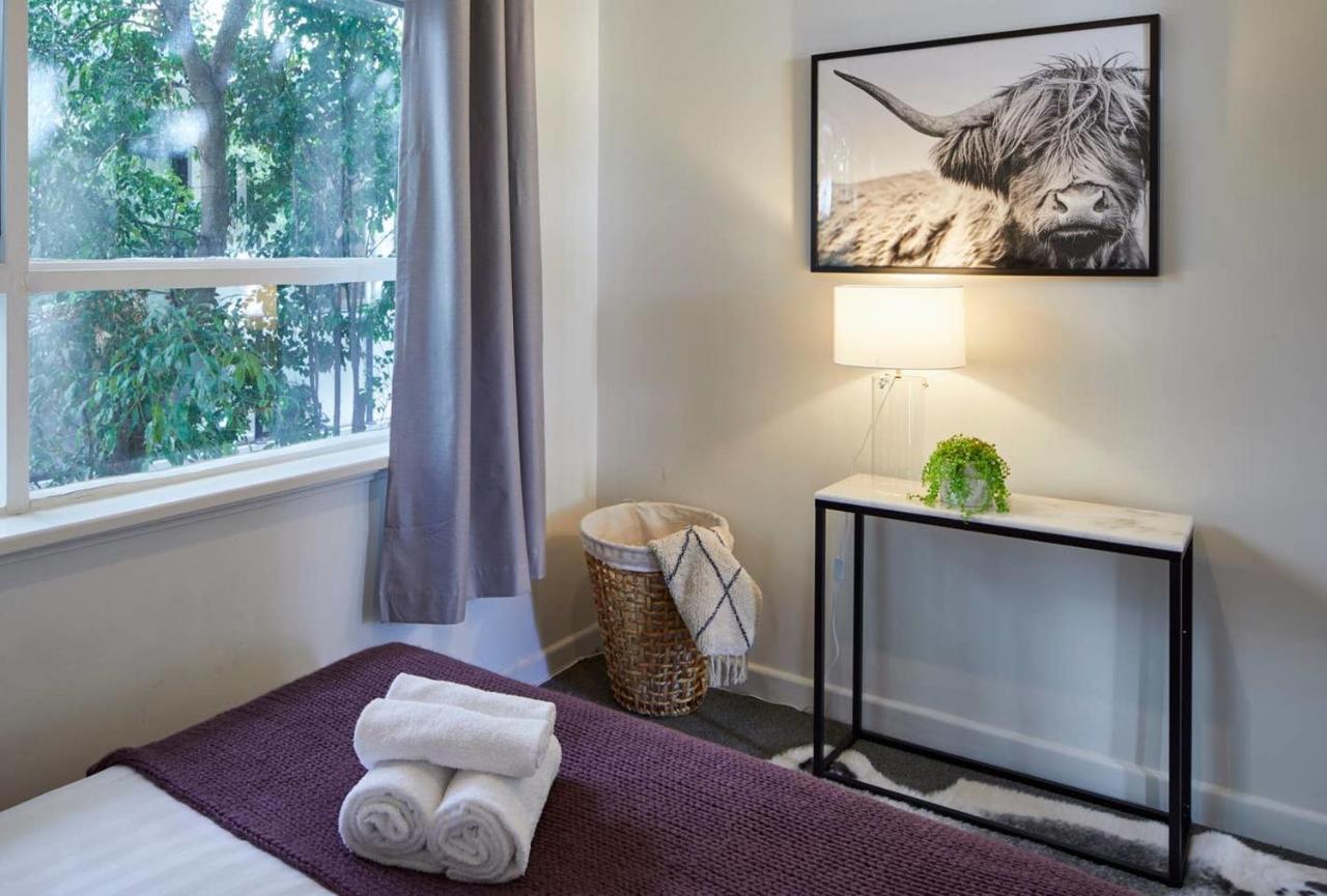 Apartment 1 Bedroom Apt With Parking Stroll To Elwood *