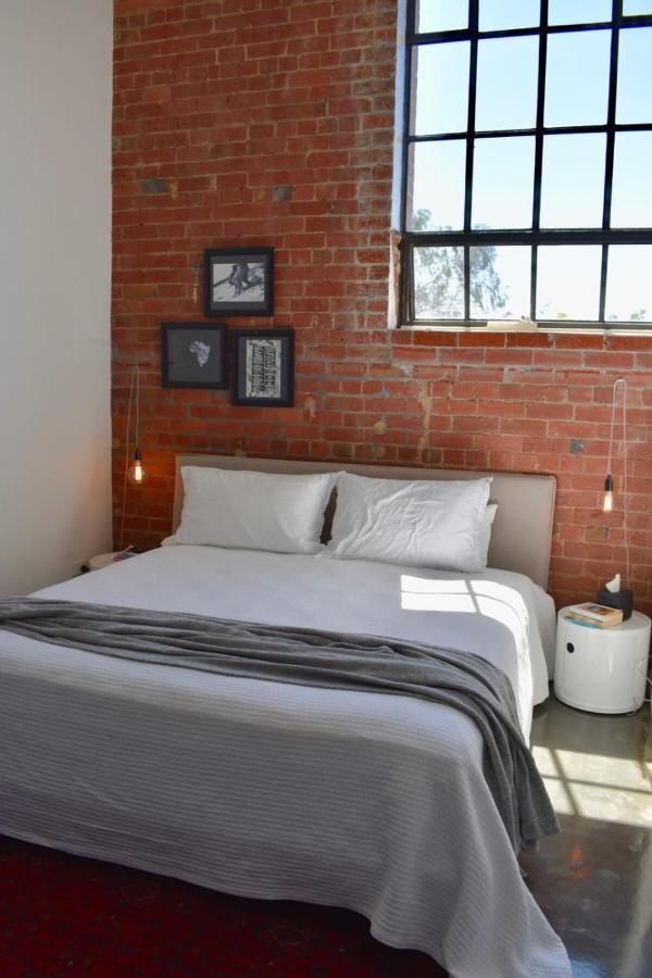 Apartment Stylish Warehouse Conversion In Heart Of Fitzroy