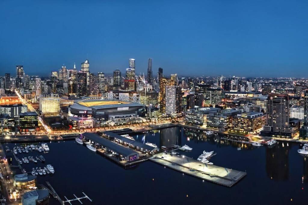 Family Friendly Modern 2Br Apt, Harbour View, Free Parking, Wifi, Netflix, Pool & Gym Apartment