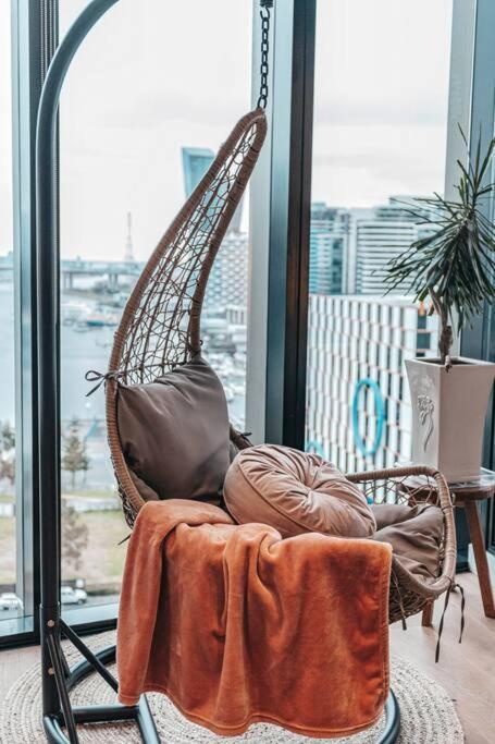 Family Friendly Modern 2Br Apt, Harbour View, Free Parking, Wifi, Netflix, Pool & Gym Apartment Melbourne