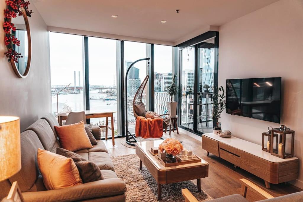 Family Friendly Modern 2Br Apt, Harbour View, Free Parking, Wifi, Netflix, Pool & Gym * Melbourne