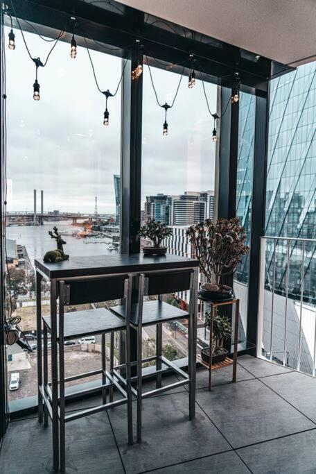 Apartment Family Friendly Modern 2Br Apt, Harbour View, Free Parking, Wifi, Netflix, Pool & Gym