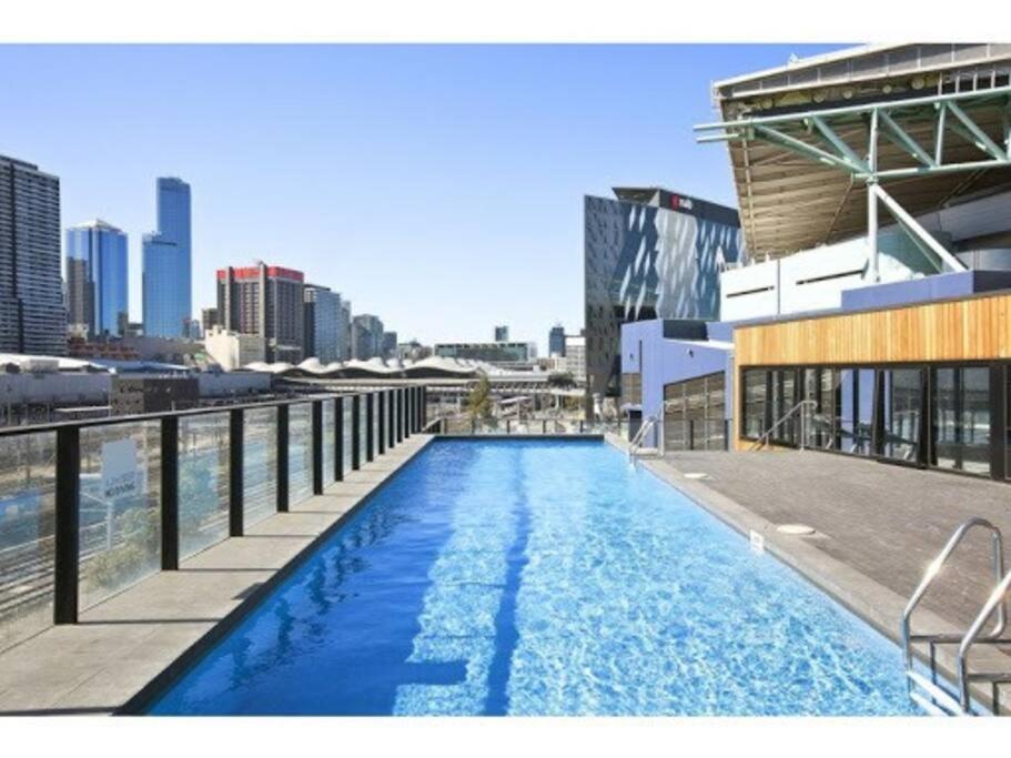Family Friendly Modern 2Br Apt, Harbour View, Free Parking, Wifi, Netflix, Pool & Gym Melbourne