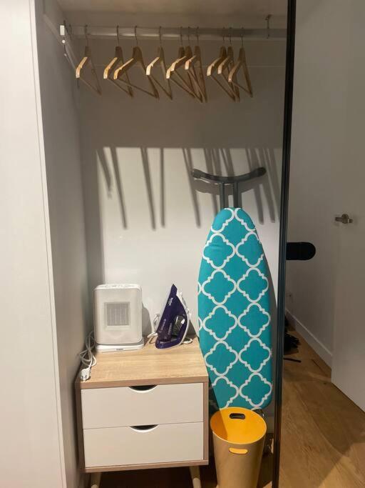 Apartment Family Friendly Modern 2Br Apt, Harbour View, Free Parking, Wifi, Netflix, Pool & Gym *