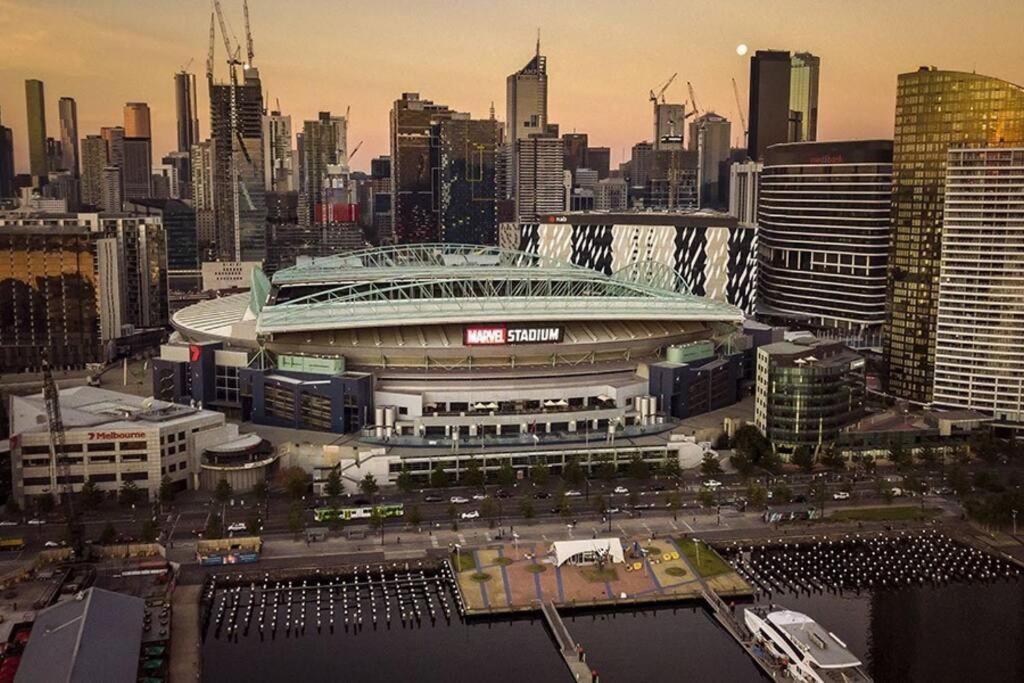 Family Friendly Modern 2Br Apt, Harbour View, Free Parking, Wifi, Netflix, Pool & Gym Melbourne