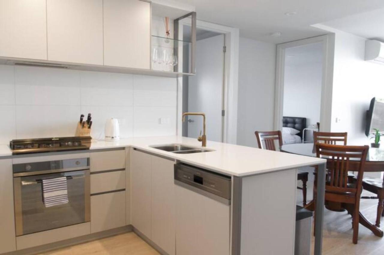 New Spacious 2 Bedroom With Gorgeous Views Apartment *