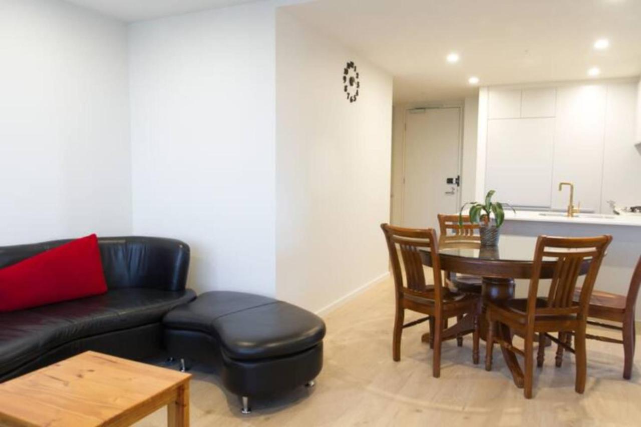 New Spacious 2 Bedroom With Gorgeous Views Apartment