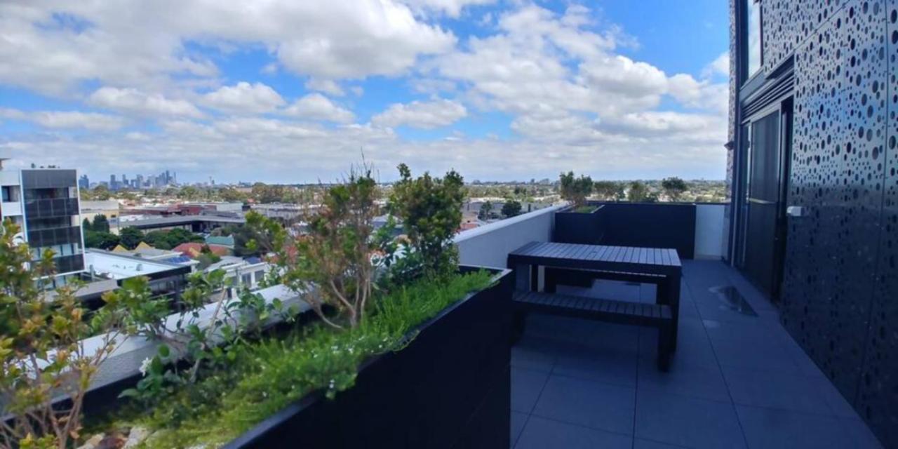 New Spacious 2 Bedroom With Gorgeous Views Apartment *