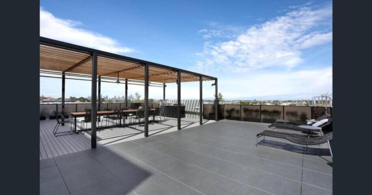 New Spacious 2 Bedroom With Gorgeous Views *