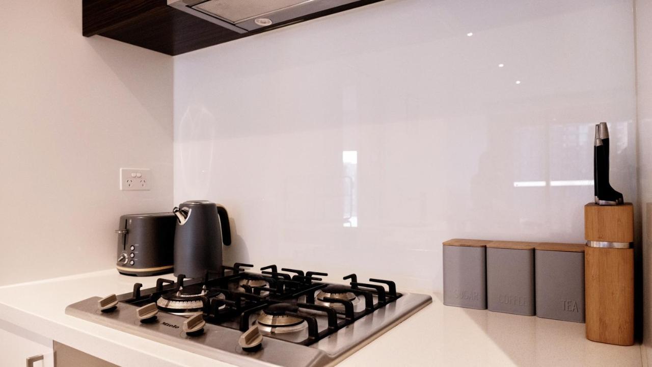 Apartment Entire 1br Right Next To Crown With Pool,gym & Parking Available Melbourne