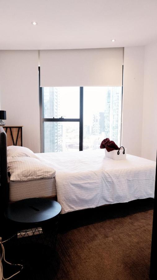 Apartment Entire 1br Right Next To Crown With Pool,gym & Parking Available Melbourne