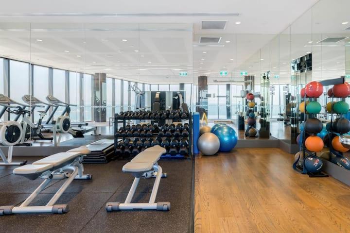 Entire 1br Right Next To Crown With Pool,gym & Parking Available