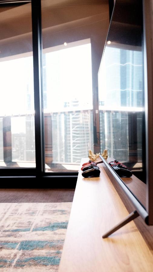 Entire 1br Right Next To Crown With Pool,gym & Parking Available Apartment *