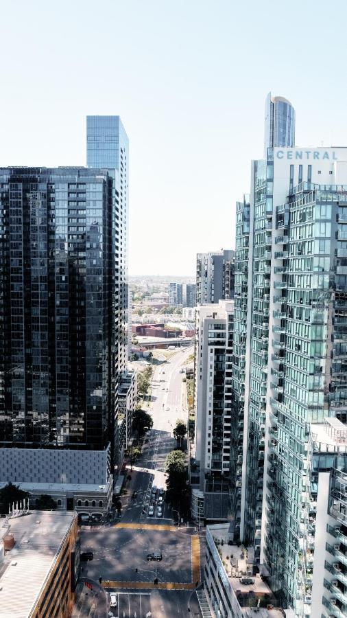 Entire 1br Right Next To Crown With Pool,gym & Parking Available Melbourne