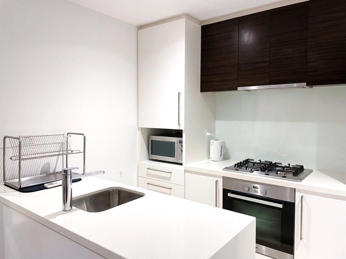 Entire 1br Right Next To Crown With Pool,gym & Parking Available *