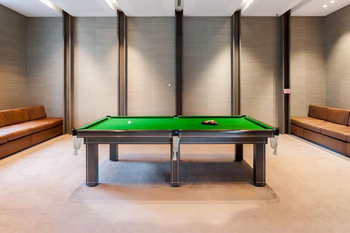Apartment Entire 1br Right Next To Crown With Pool,gym & Parking Available