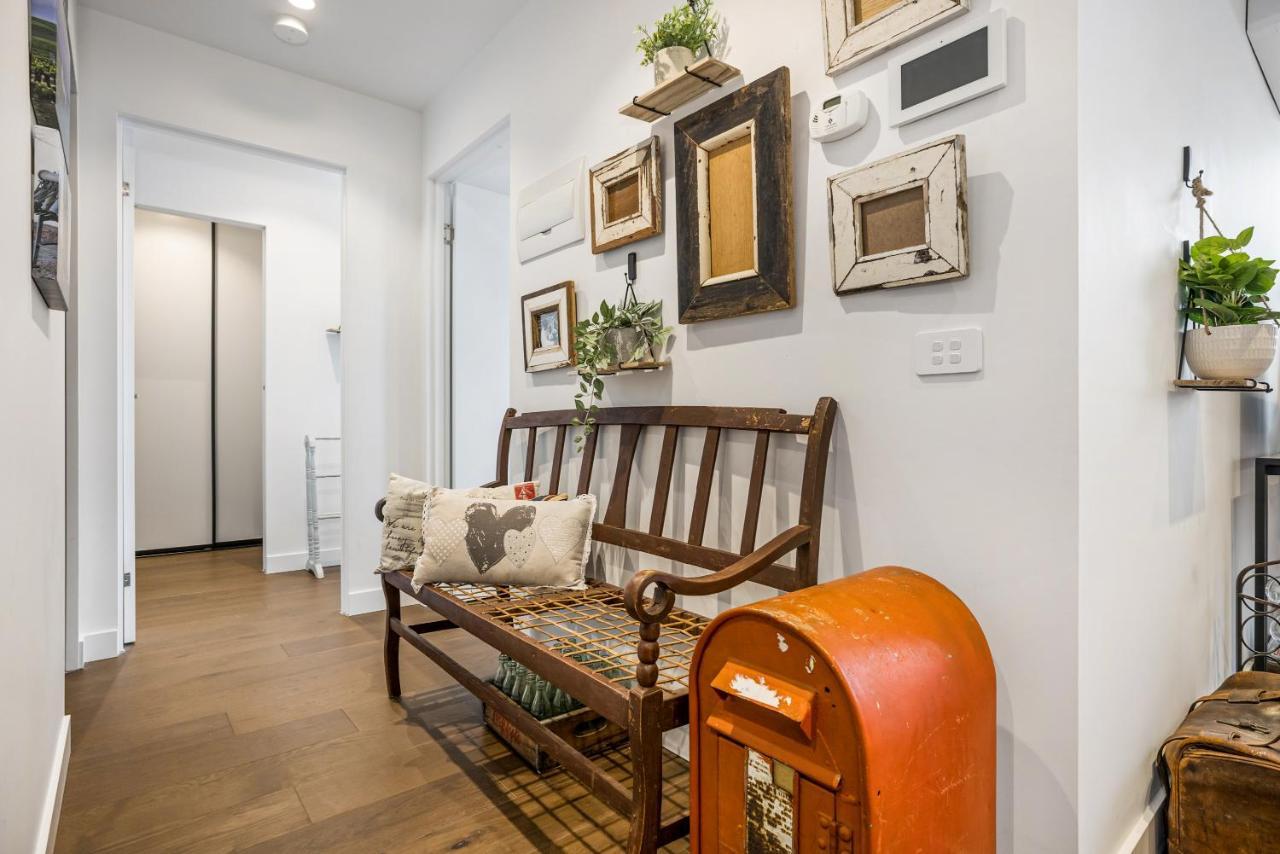 African Oasis: Luxury With Rooftop And Gym Apartment Melbourne
