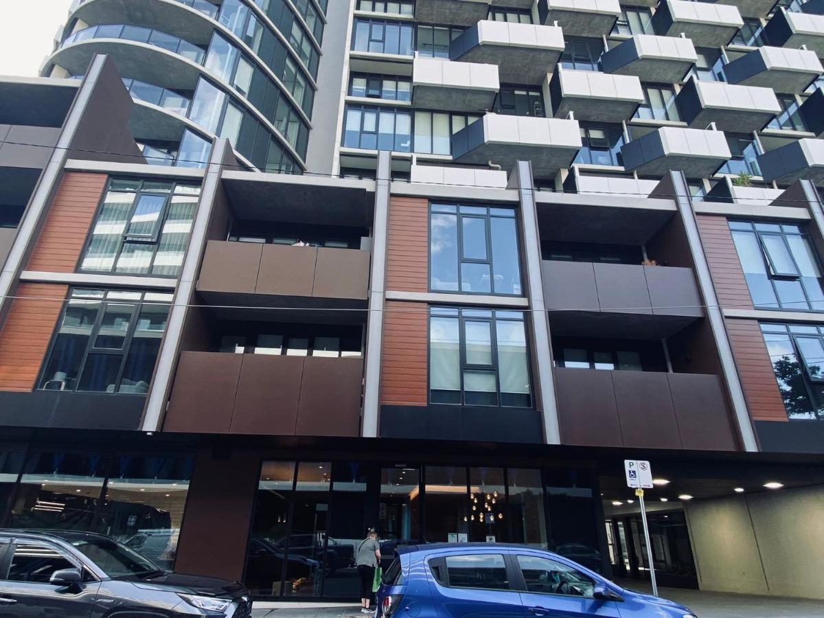 African Oasis: Luxury With Rooftop And Gym Melbourne