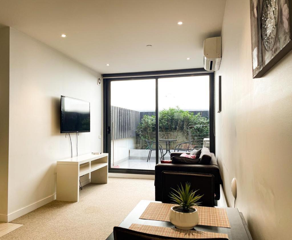 Leroy St Kilda Apartment *