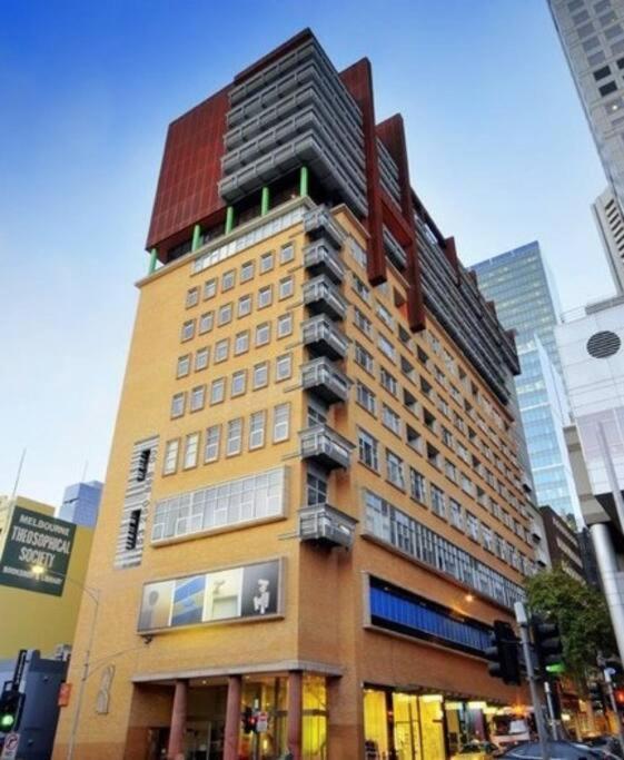 Spacious Split-level 3-bed Melbourne