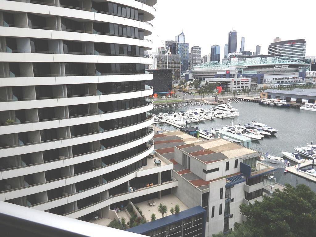 Aparthotel Akom At Docklands 4*