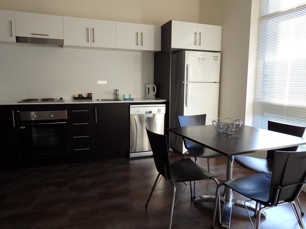 Apartment @ Kew Q105 *