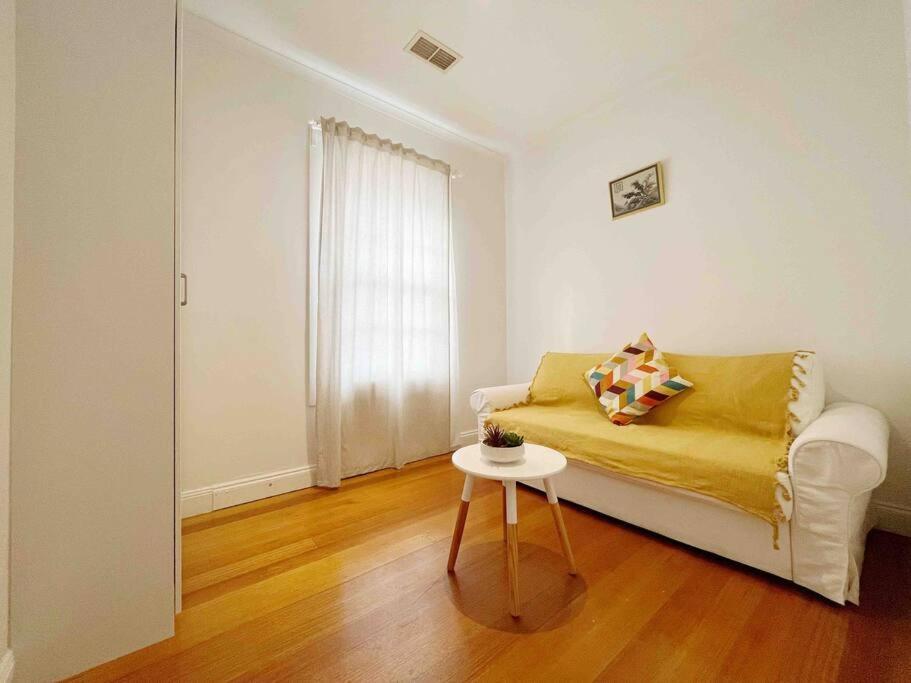 Apartment Cheerful 2 Bedroom Residential *
