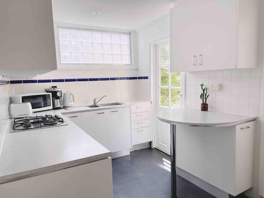 Cheerful 2 Bedroom Residential Apartment *