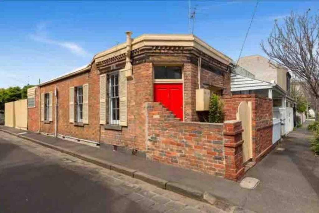 Cheerful 2 Bedroom Residential Apartment