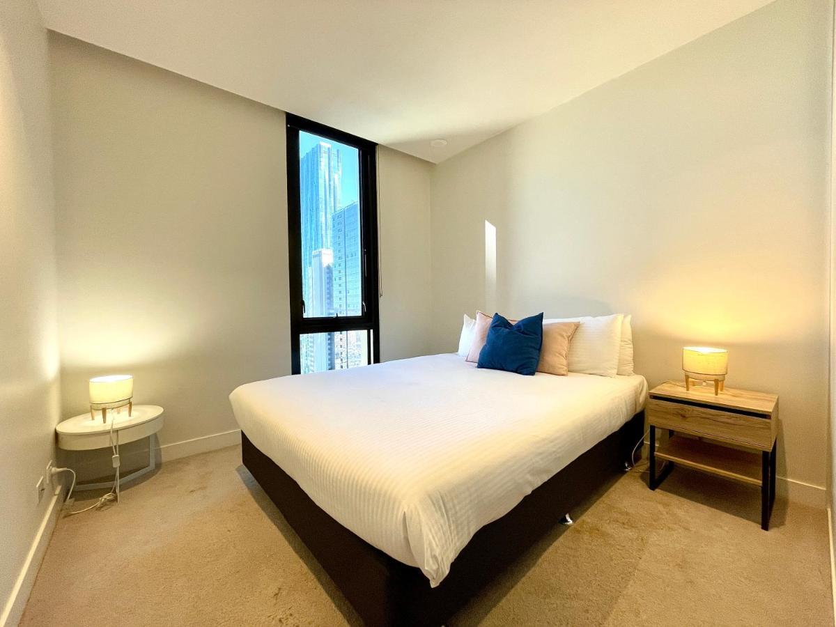 Readyset At Empire Apartment *