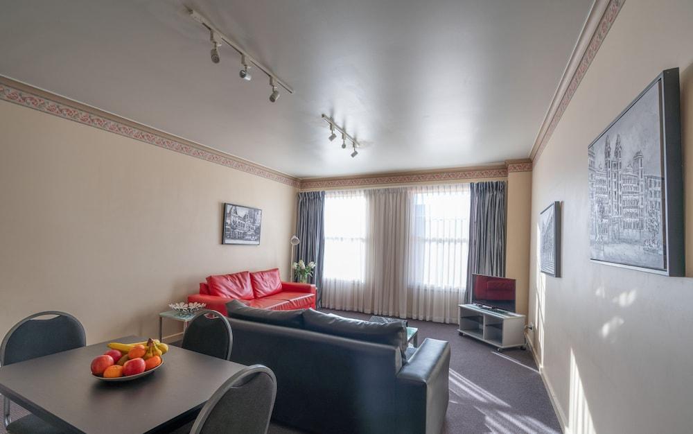 Clocktower Aparthotel 3*