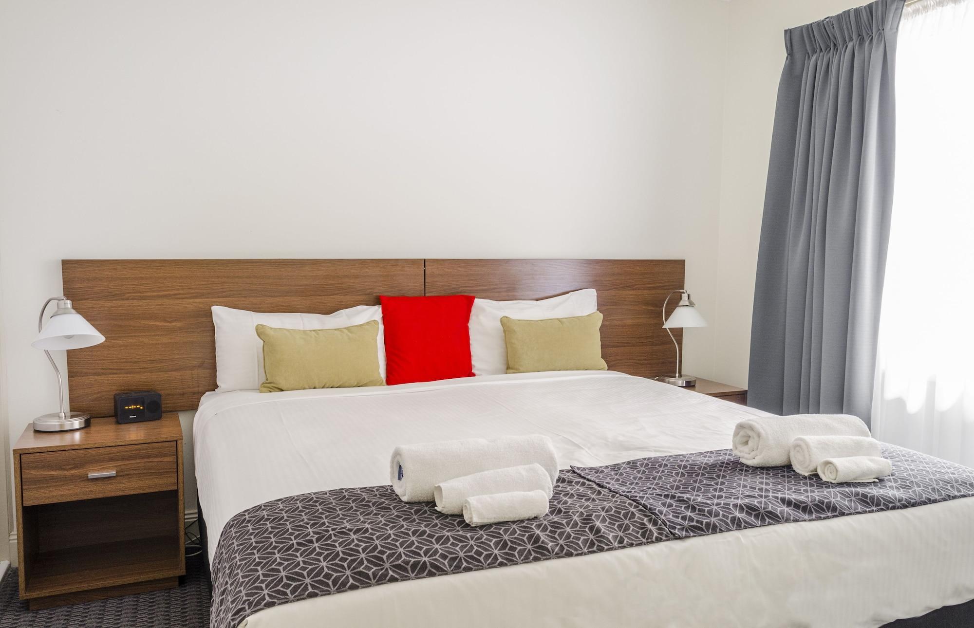 Amazing Accommodations: St Kilda 4* Melbourne