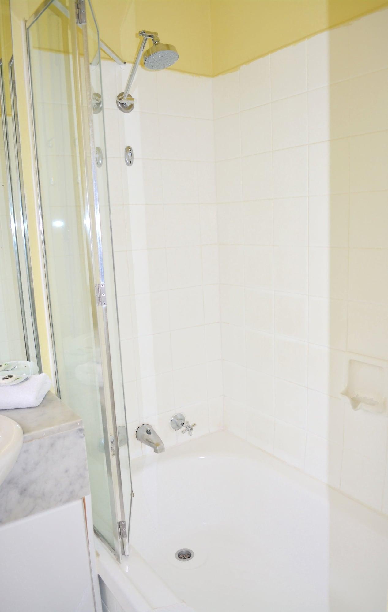 Knightsbridge Aparthotel