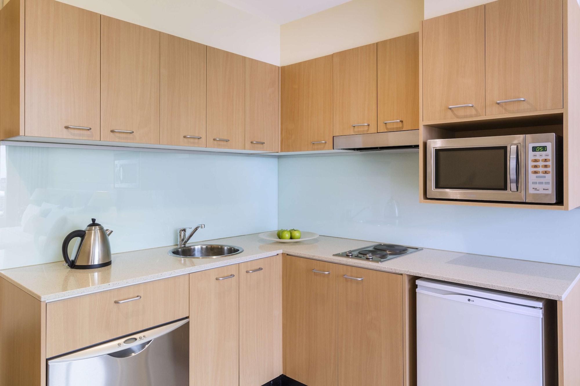 Aparthotel Oaks On Lonsdale 4*