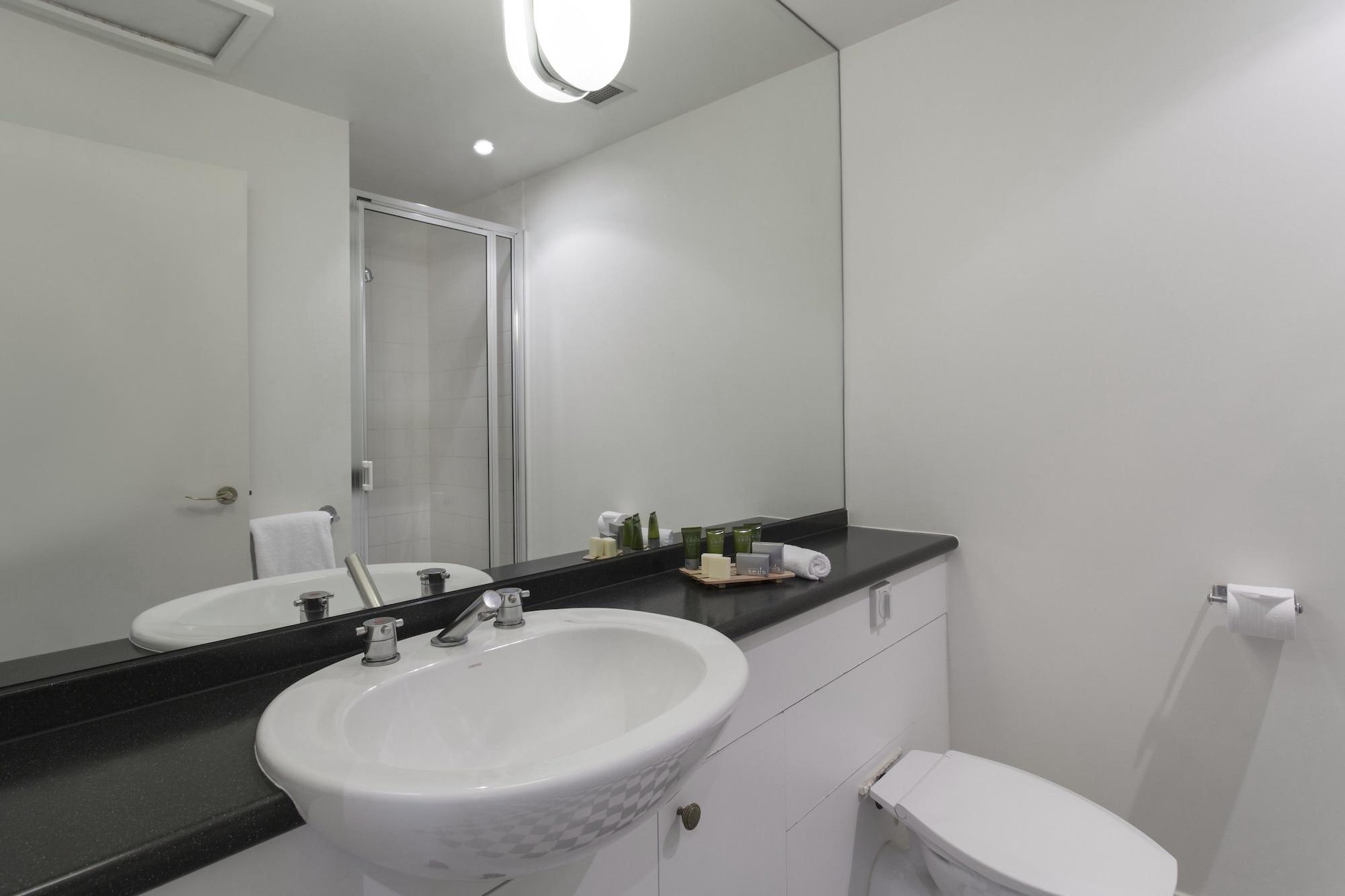 Mantra On Jolimont Aparthotel Melbourne