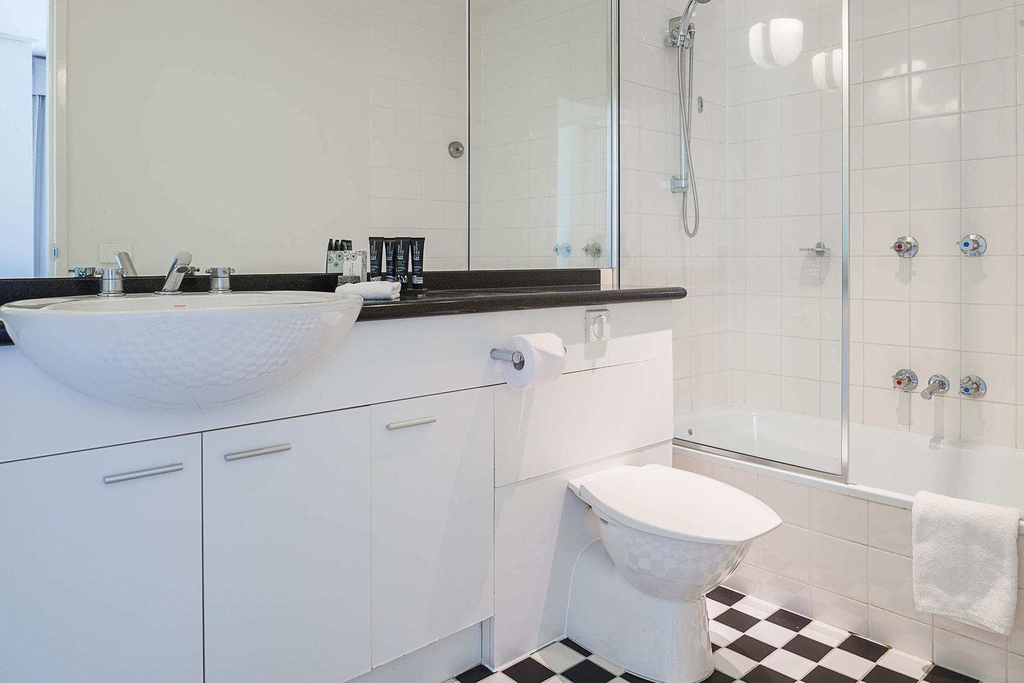 Mantra On Jolimont Aparthotel 4*