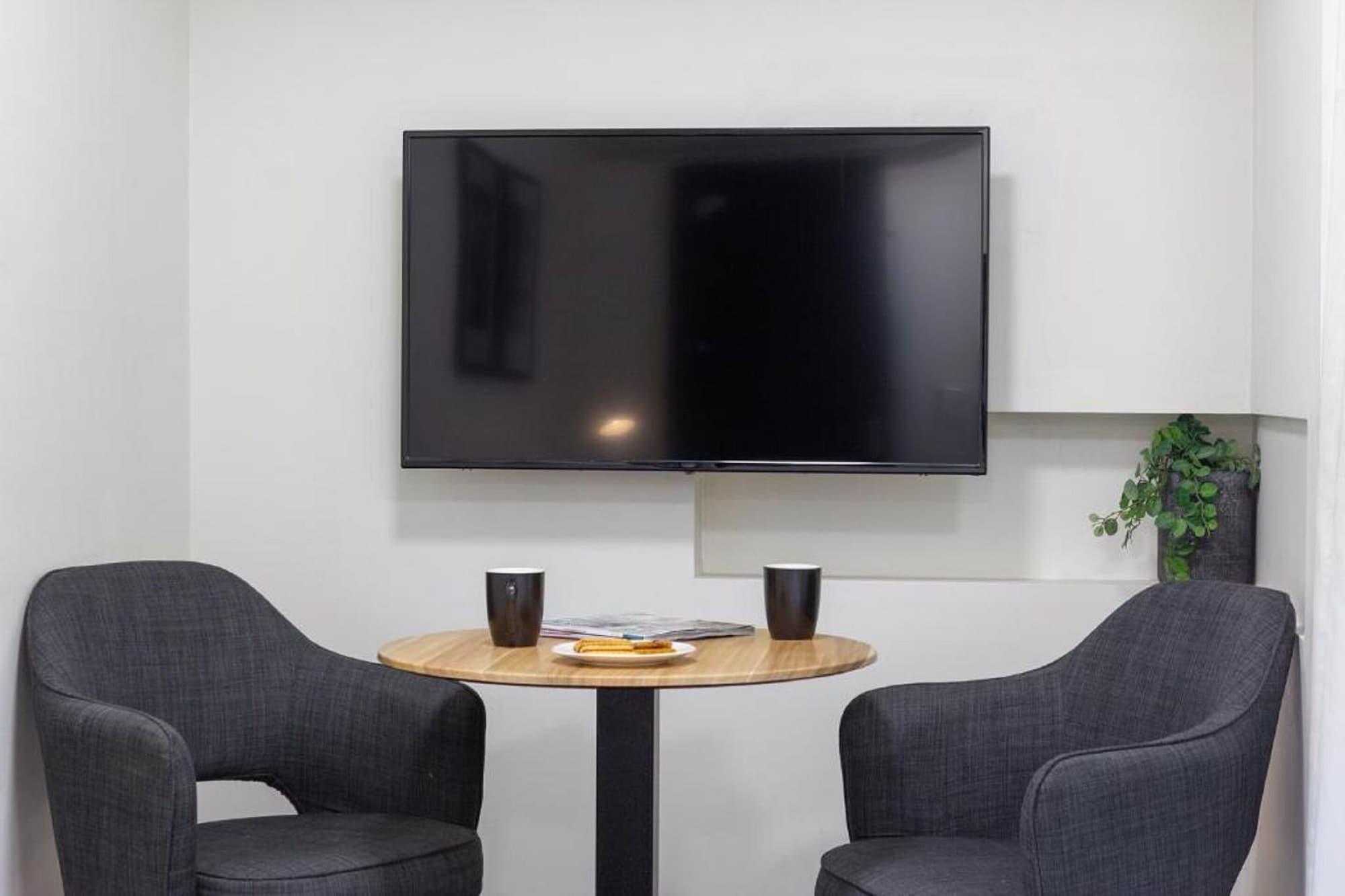 Edge North Aparthotel 4*
