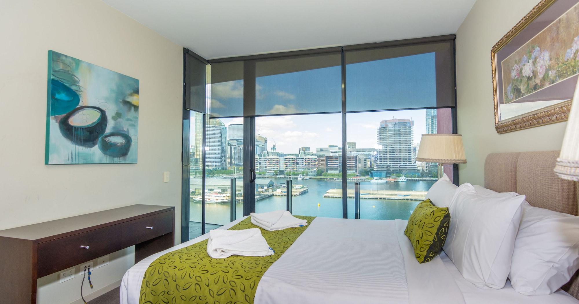 Akom At Docklands Aparthotel 4*