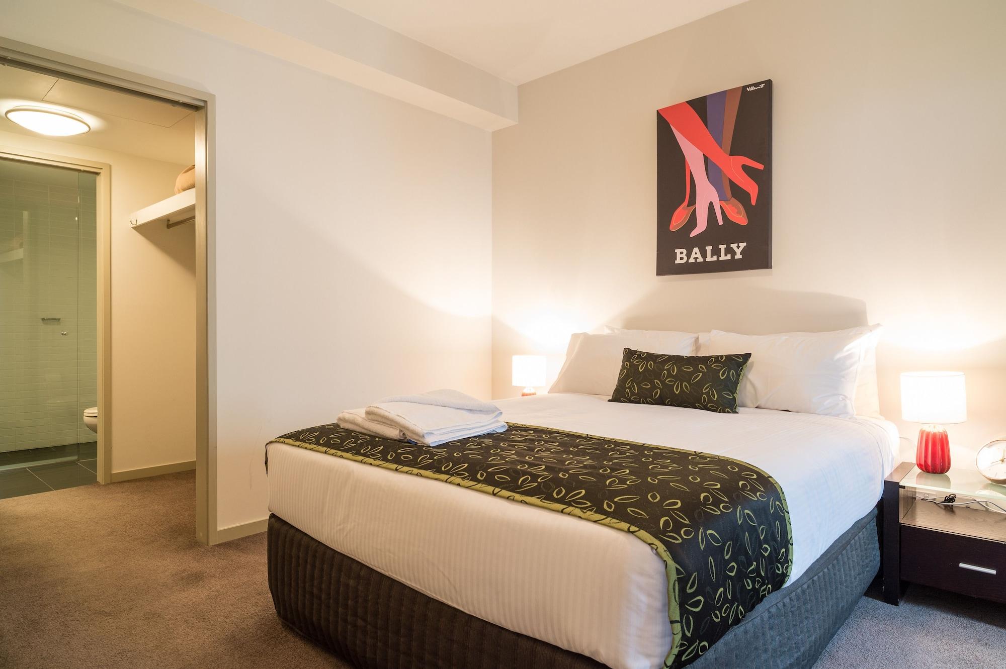 Akom At Docklands Aparthotel 4*