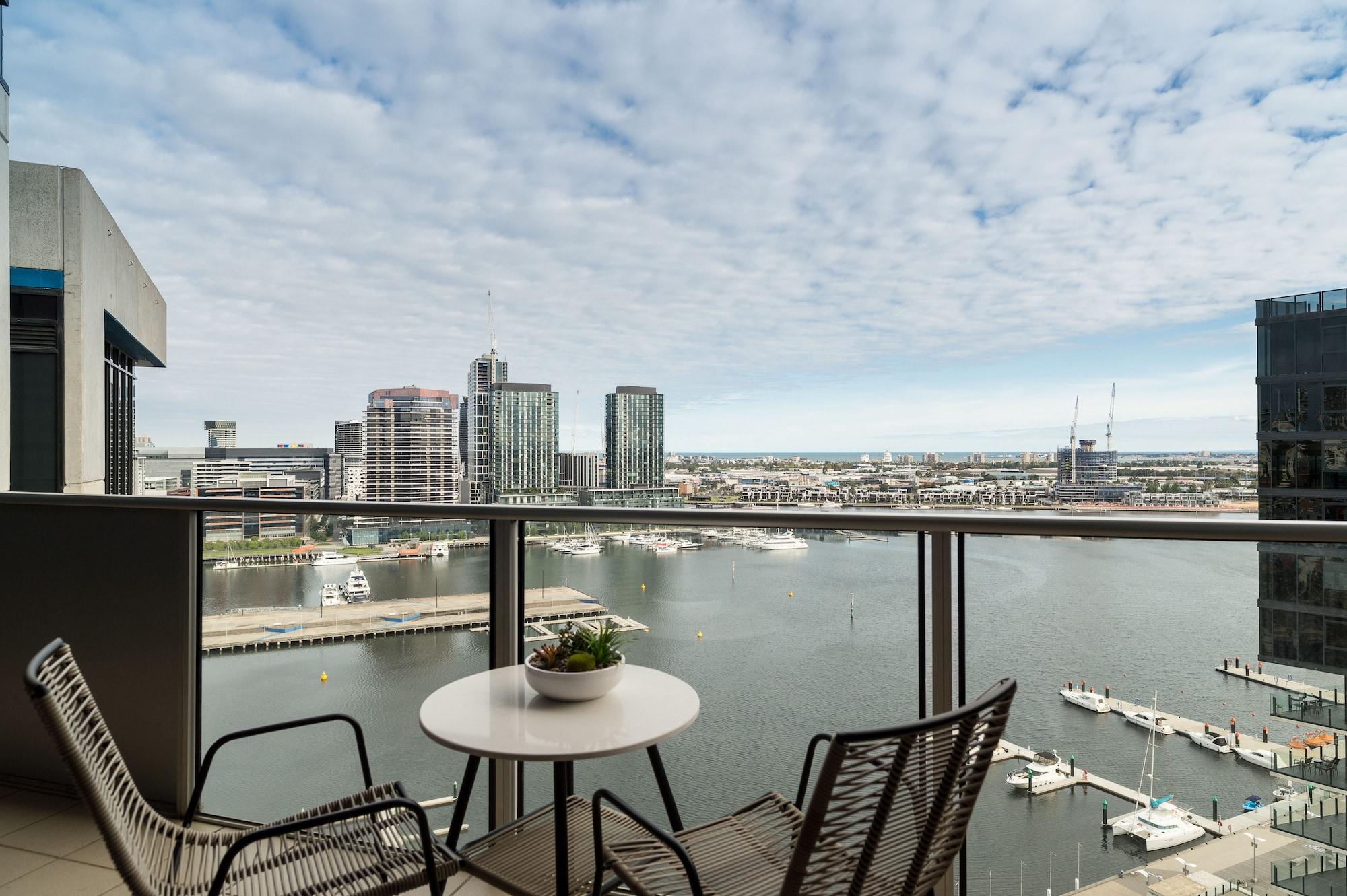 Akom At Docklands Aparthotel
